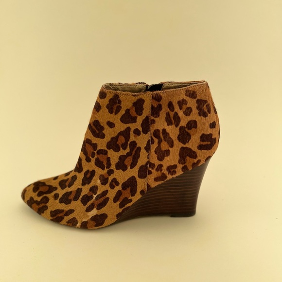 Adrienne Vittadini Sarah Calf Hair Leopard Print Wedge Ankle Booties Size 8 - Picture 10 of 11